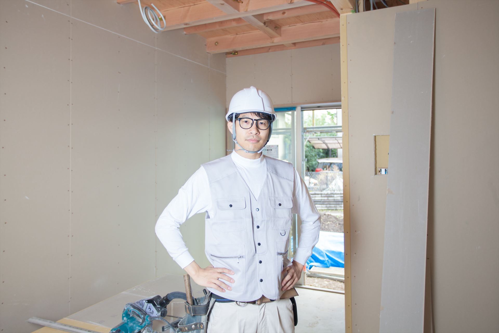業者の職人が対応 | 東京のクロス張替えならDUAL